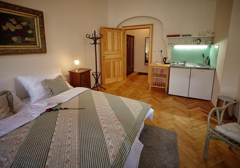 Queen Bee Apartments Prague Room photo