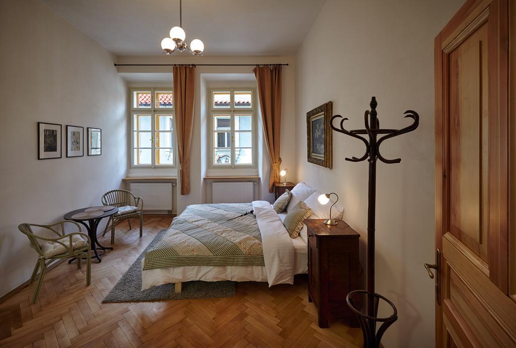 Queen Bee Apartments Prague Exterior photo