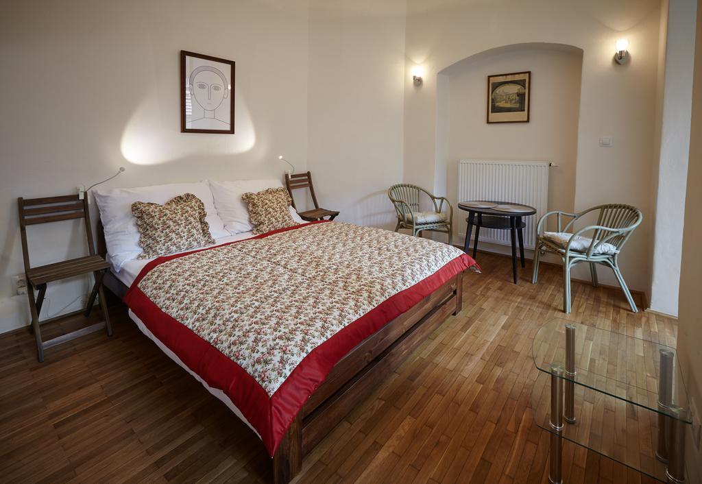 Queen Bee Apartments Prague Room photo